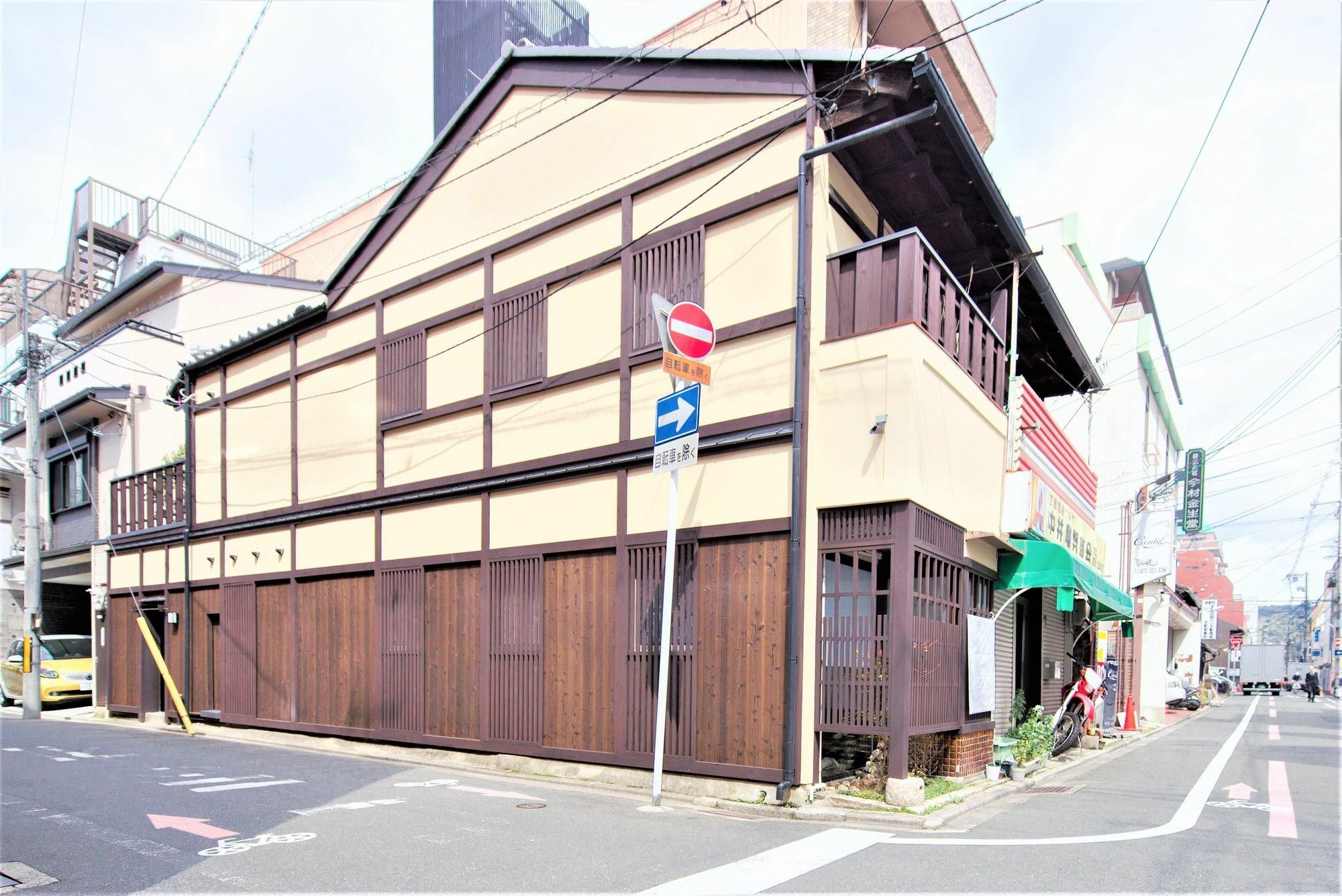 Kumomachiya Sugiya *